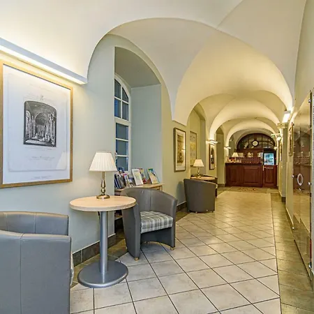 Domus Maria Hotel 3*